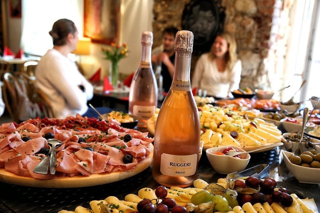 Feier in der Greißlerei